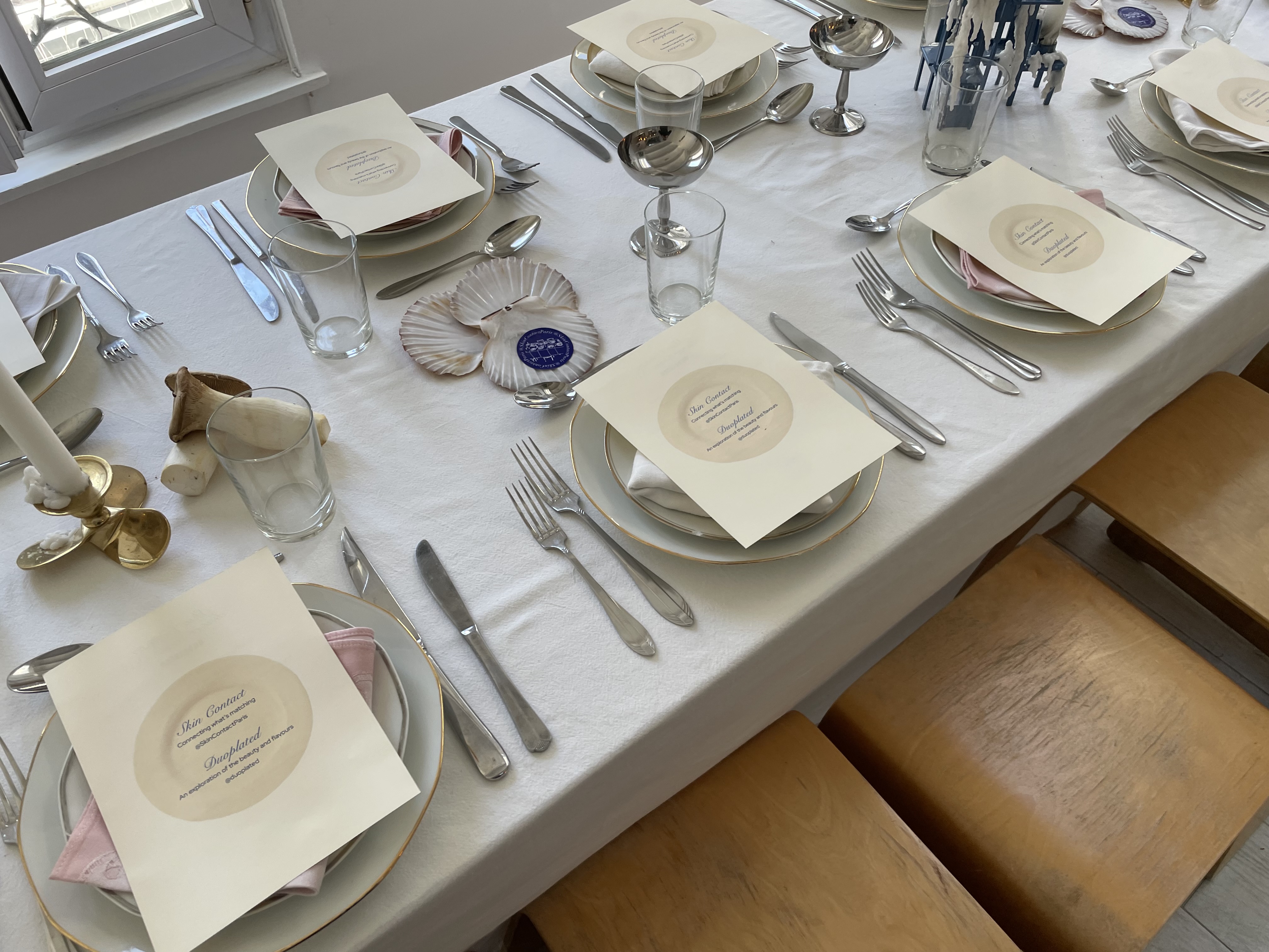 Skin Contact table setting